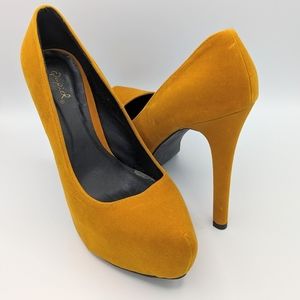 Qupid Yellow Suede Heels Size 8